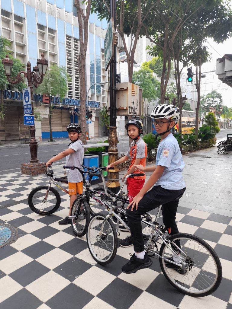 Gowes @Jl.Tunjungan Surabaya / Pribadi