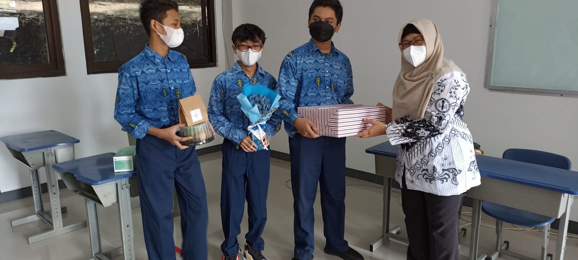 SMP Muhammadiyah 8 Merayakan Hari Guru Nasional