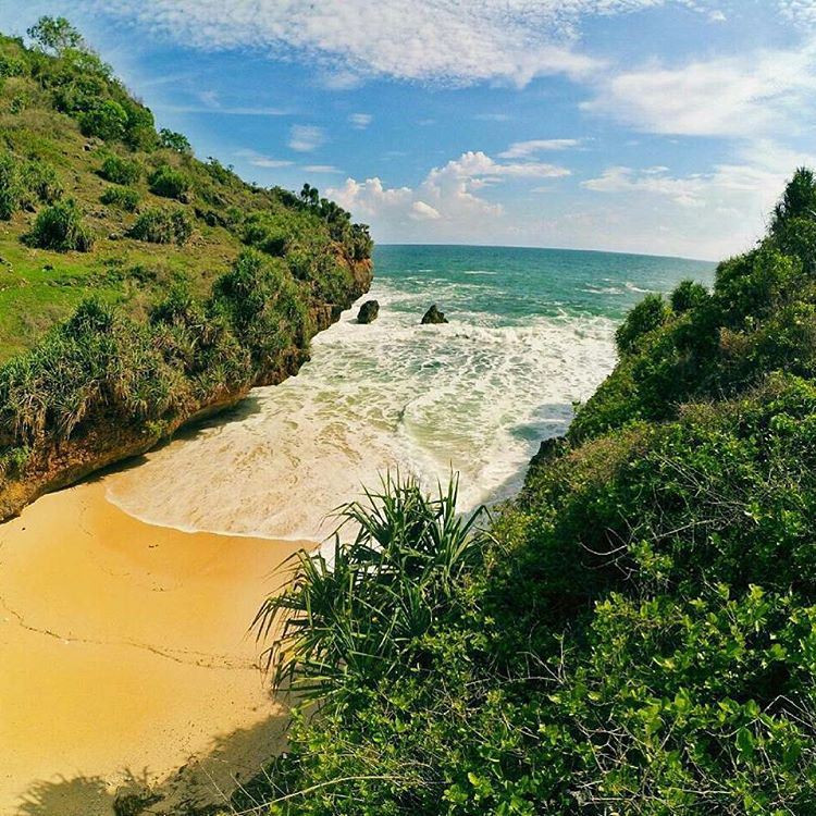 Pantai Srakung @Flickr