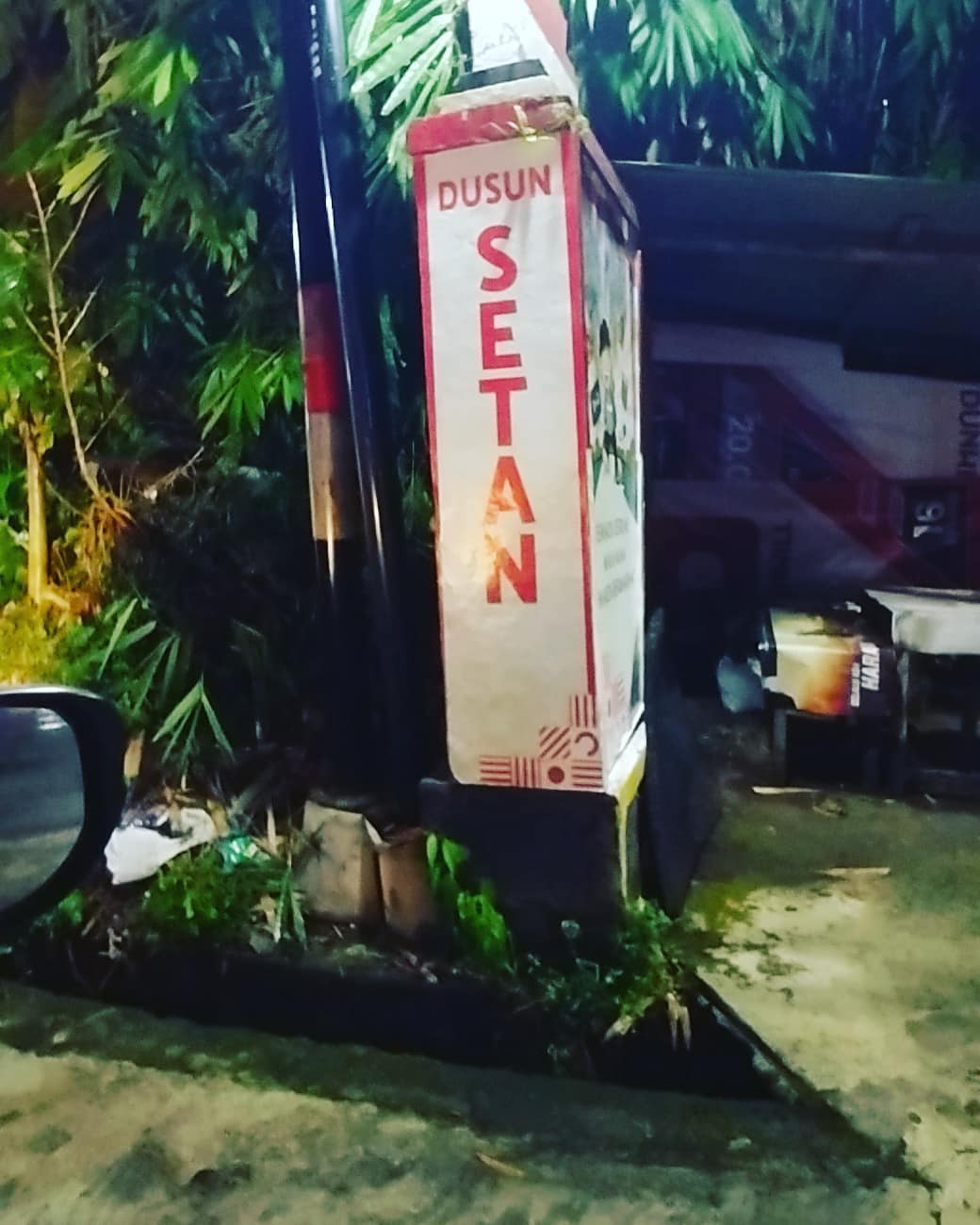 Tugu batas Dusun Setan / IG @alkanzgallery