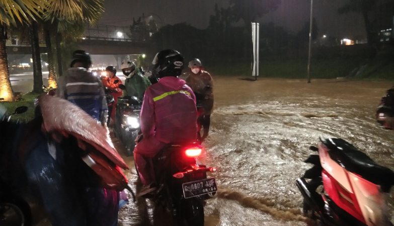 Banjir di Jakarta dan sekitarnya 15 Juli 2022 / Foto Yadi Bakri