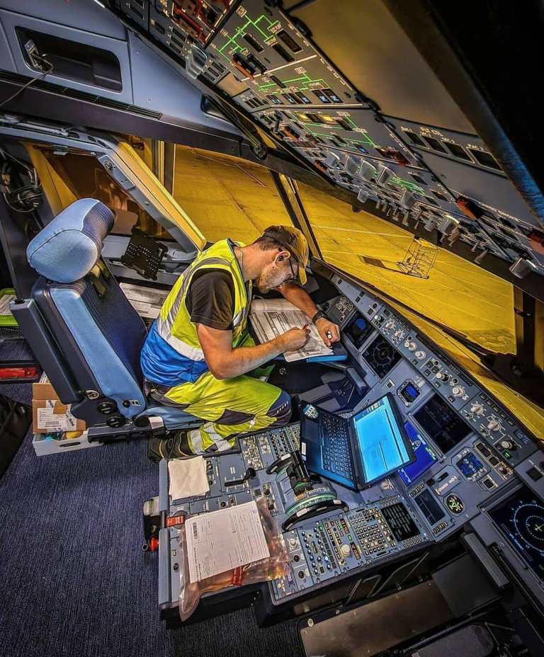 Aircraft Maintenance Engineering. Gambar Instagram @aircraftmaintenanceengineering