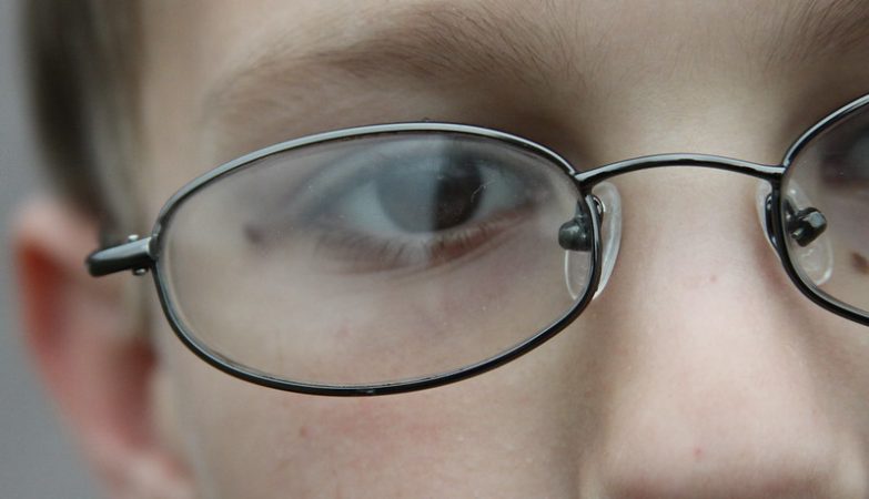 Ilustrasi mencegah mata minus pada anak bertambah parah