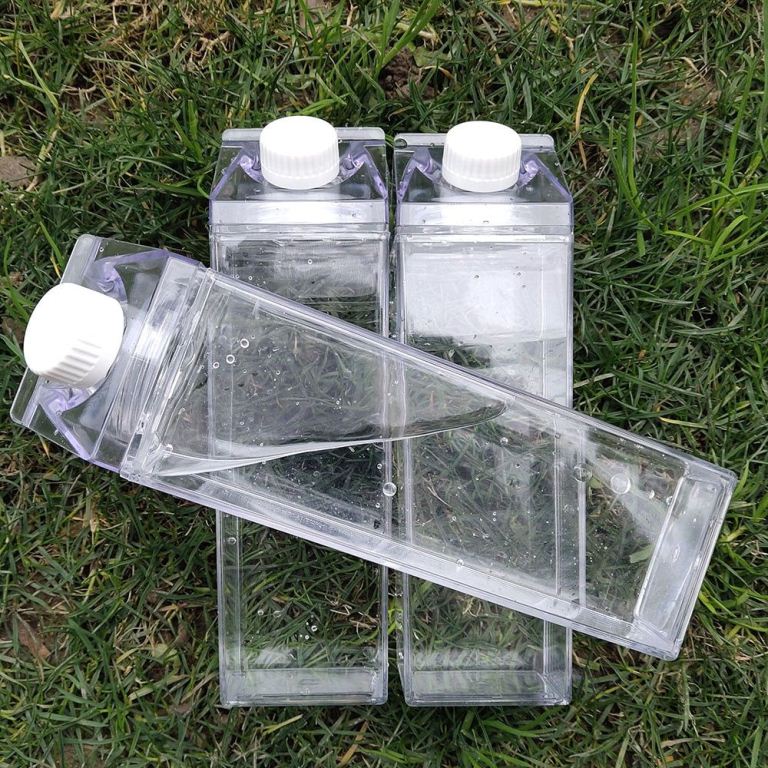 Botol air cadangan untuk isi ulang air minum. Pict by Pinterest